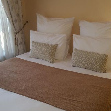 African Phoenix Guest Lodge Johannesburg Eksteriør bilde