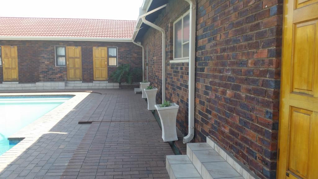 African Phoenix Guest Lodge Johannesburg Eksteriør bilde