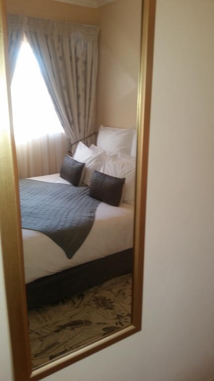 African Phoenix Guest Lodge Johannesburg Eksteriør bilde