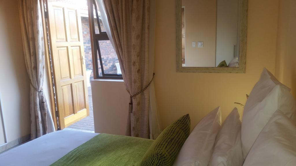African Phoenix Guest Lodge Johannesburg Eksteriør bilde