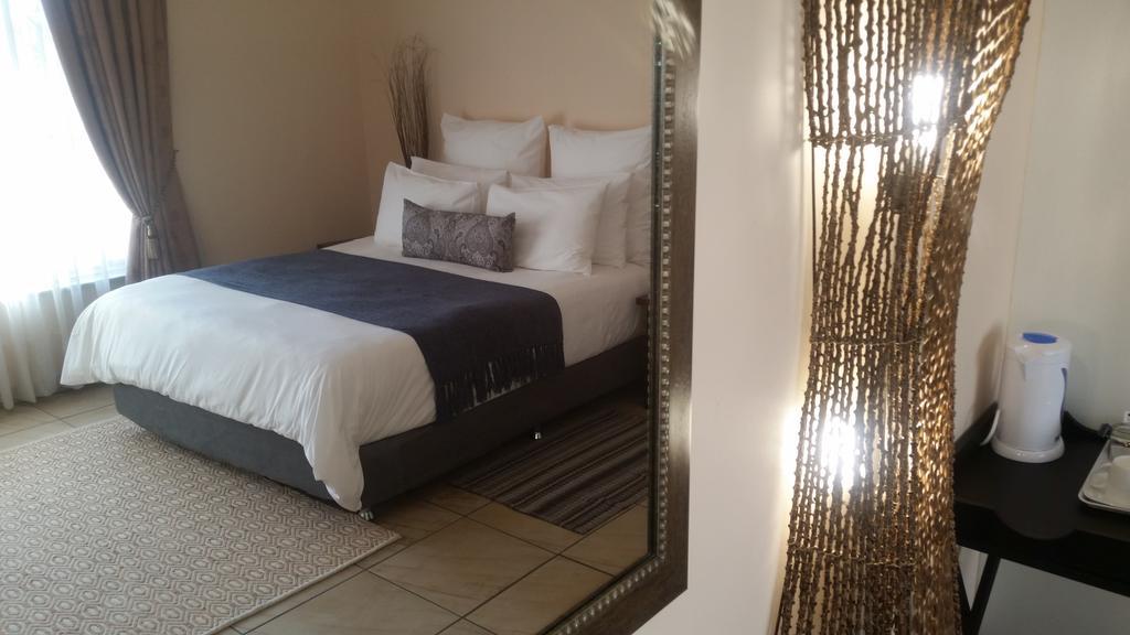 African Phoenix Guest Lodge Johannesburg Eksteriør bilde