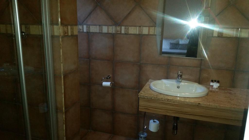 African Phoenix Guest Lodge Johannesburg Eksteriør bilde