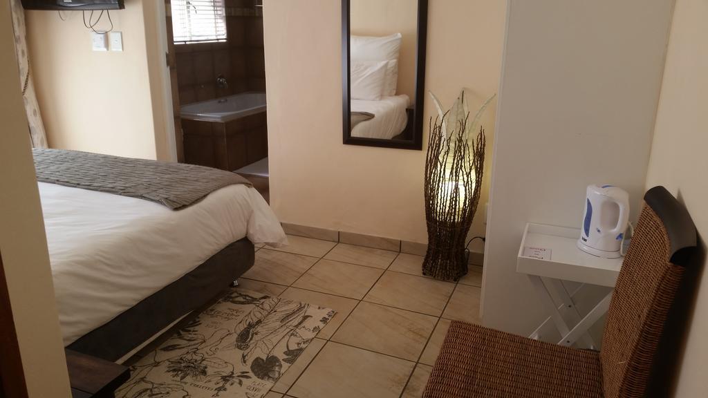 African Phoenix Guest Lodge Johannesburg Eksteriør bilde