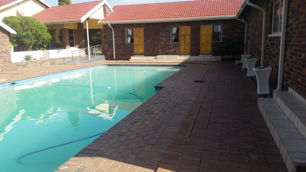 African Phoenix Guest Lodge Johannesburg Eksteriør bilde