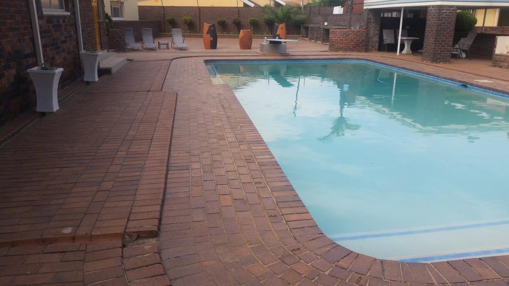 African Phoenix Guest Lodge Johannesburg Eksteriør bilde