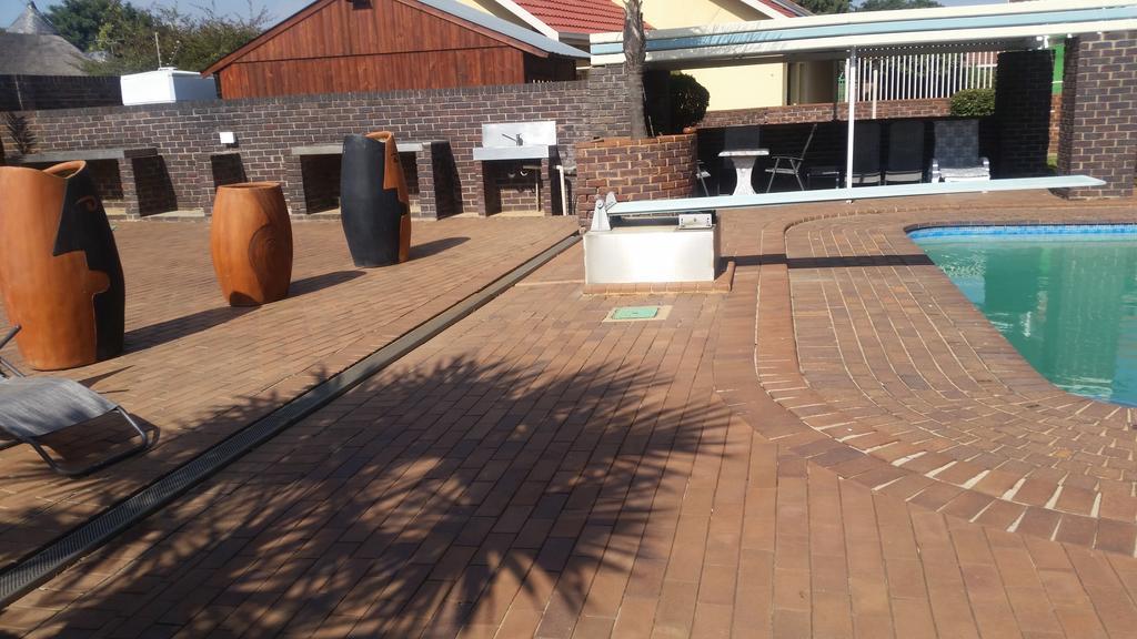 African Phoenix Guest Lodge Johannesburg Eksteriør bilde